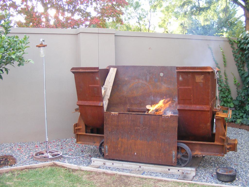 Karoo Sun Boutique Guest House Oudtshoorn Bagian luar foto